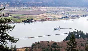 The Port of Portland dredge Oregon works in the Columbia River off Puget Island as part of the Army Corps of Engineers project to deepen the Columbia River shipping channel from the river's mouth to Portland in 2007.