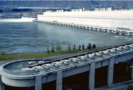 John Day dam and fish ladder. (NW Council)