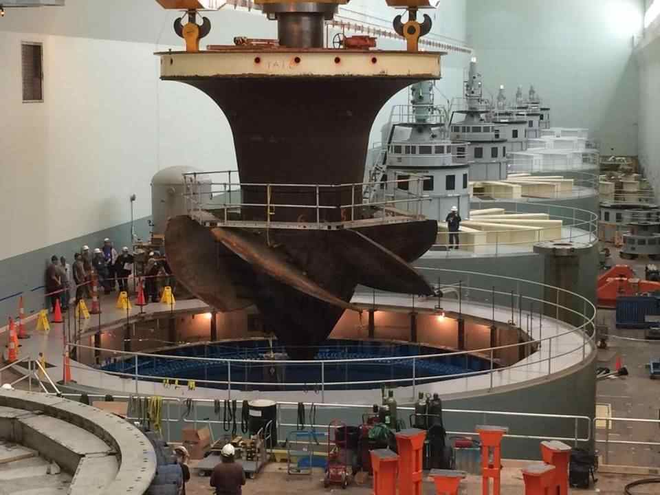 Workers at Lower Monumental Dam lifted the unit 1 turbine out of the turbine pit. Upgrades of unit 1 at Lower Monumental involves the complete disassembly of the turbine runner. (Bryce Thompson Army Corps photo)
