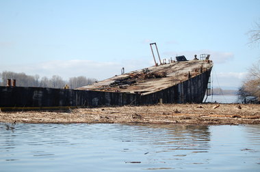 (Global Diving & Salvage) Oil leaking from the Davy Crockett, a World War II-era Liberty Ship, had spread from where the ship ran aground near Camas to the Port of Vancouver.